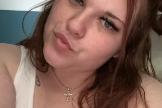 PRETTY WHITE GIRL🩷 - Image 1