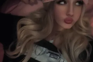 down on ur luck how bout u go down on lucki instead! - Image 11