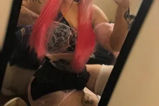 down on ur luck how bout u go down on lucki instead! - Image 2